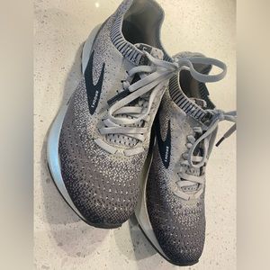 Brooks Levitate DNA AMP running shoes size 6M